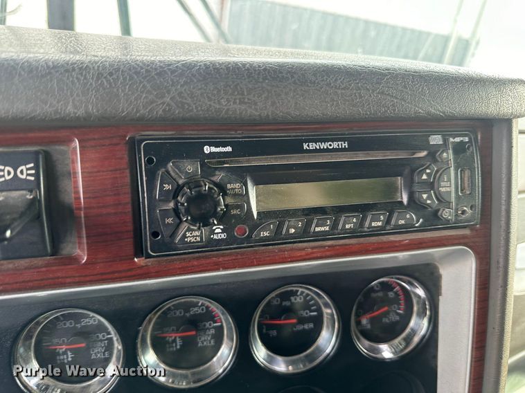 image for item JD9069 2007 Kenworth T800 dump truck