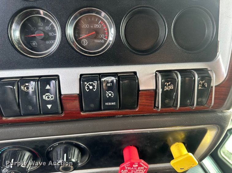 image for item JD9069 2007 Kenworth T800 dump truck