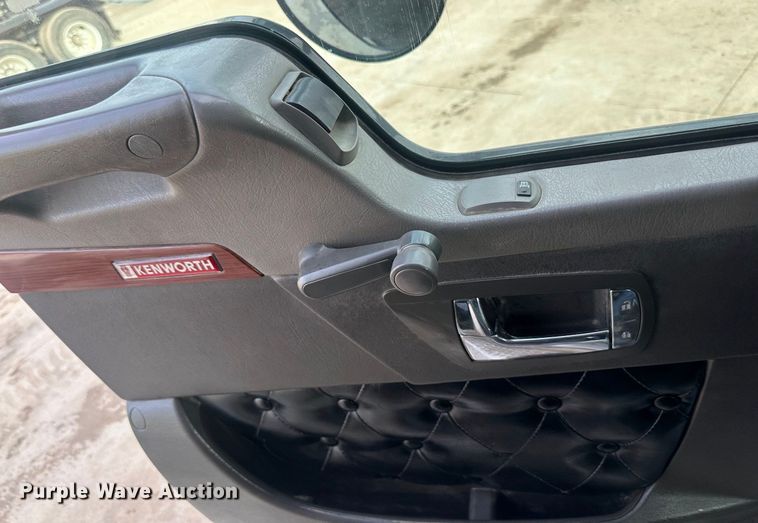 image for item JD9069 2007 Kenworth T800 dump truck