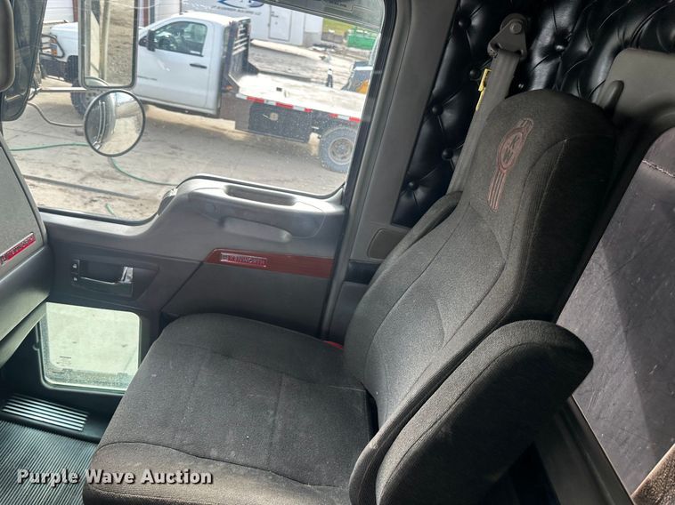 image for item JD9069 2007 Kenworth T800 dump truck