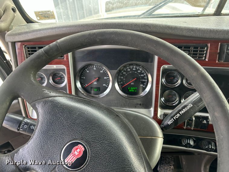 image for item JD9069 2007 Kenworth T800 dump truck