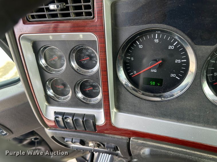 image for item JD9069 2007 Kenworth T800 dump truck