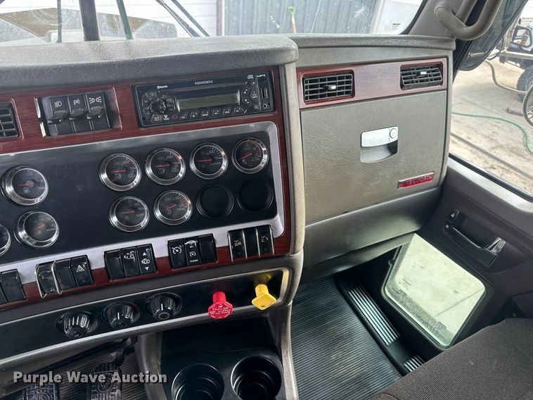 image for item JD9069 2007 Kenworth T800 dump truck