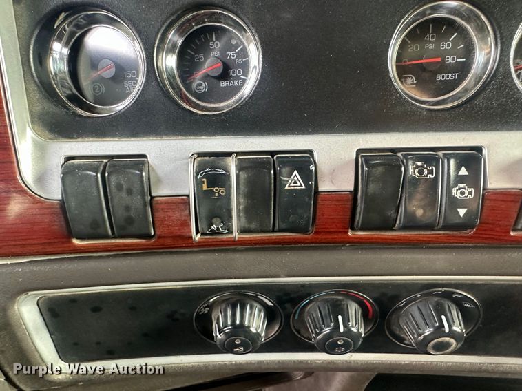 image for item JD9069 2007 Kenworth T800 dump truck