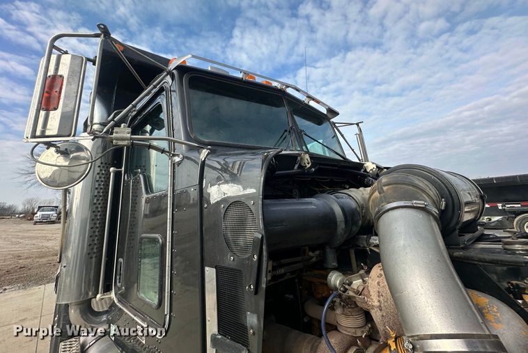 image for item JD9069 2007 Kenworth T800 dump truck