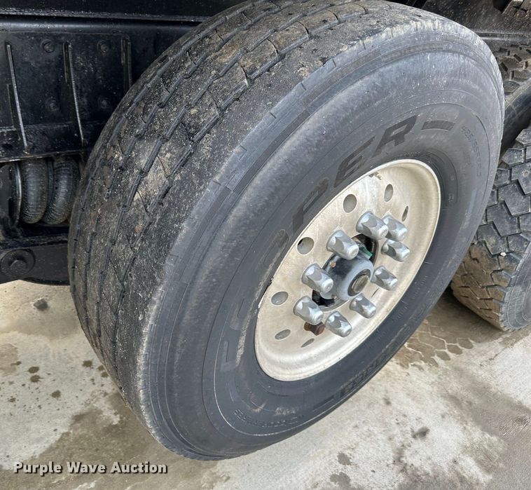 image for item JD9069 2007 Kenworth T800 dump truck