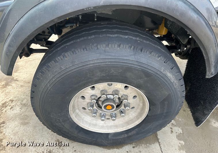 image for item JD9069 2007 Kenworth T800 dump truck