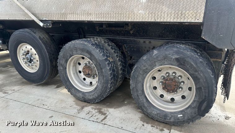 image for item JD9069 2007 Kenworth T800 dump truck