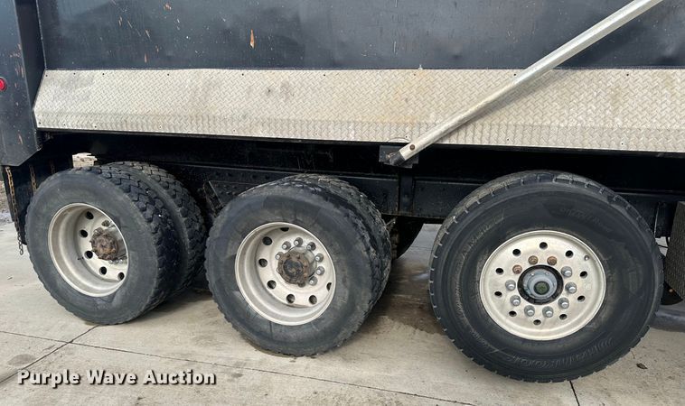 image for item JD9069 2007 Kenworth T800 dump truck