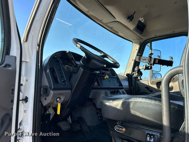 image for item KH9659 2014 Freightliner  108SD utility / service truck