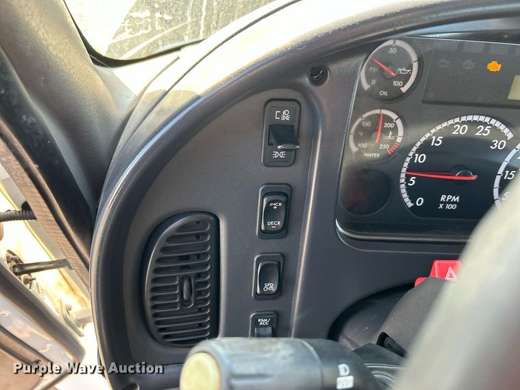 image for item KH9659 2014 Freightliner  108SD utility / service truck