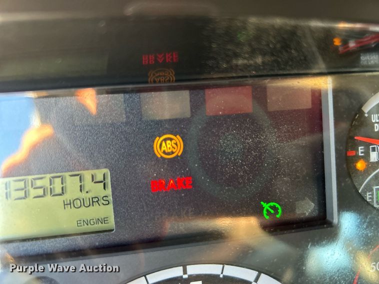 image for item KH9659 2014 Freightliner  108SD utility / service truck