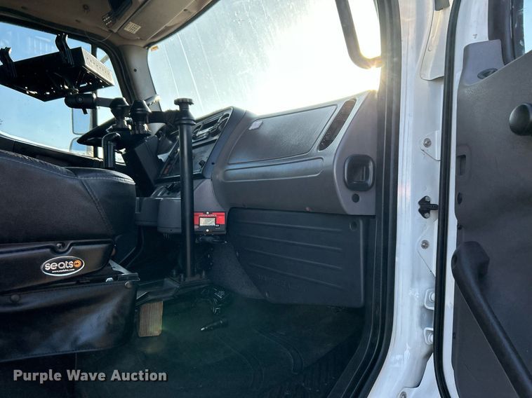 image for item KH9659 2014 Freightliner  108SD utility / service truck