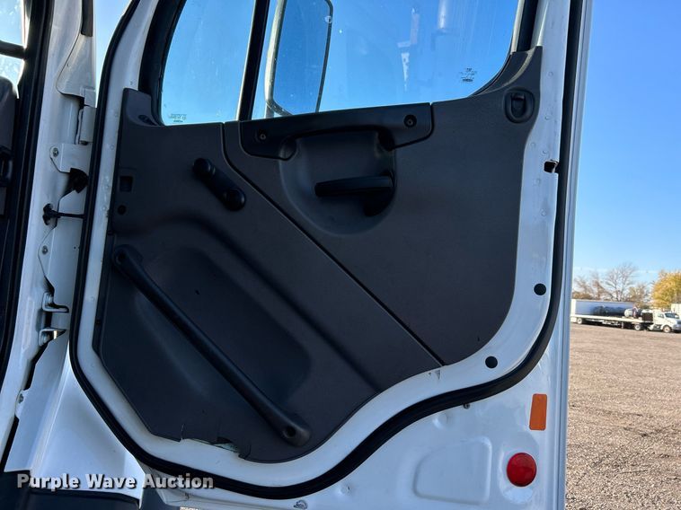 image for item KH9659 2014 Freightliner  108SD utility / service truck