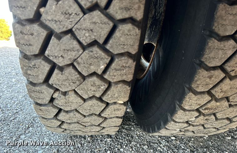 image for item KH9659 2014 Freightliner  108SD utility / service truck