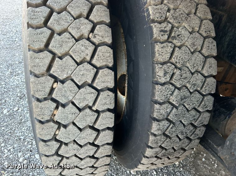 image for item KH9659 2014 Freightliner  108SD utility / service truck