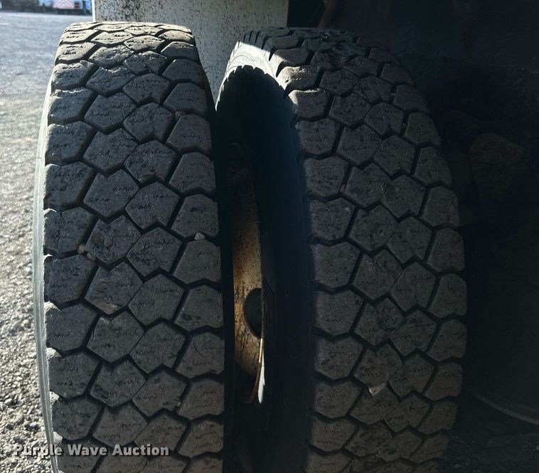 image for item KH9659 2014 Freightliner  108SD utility / service truck