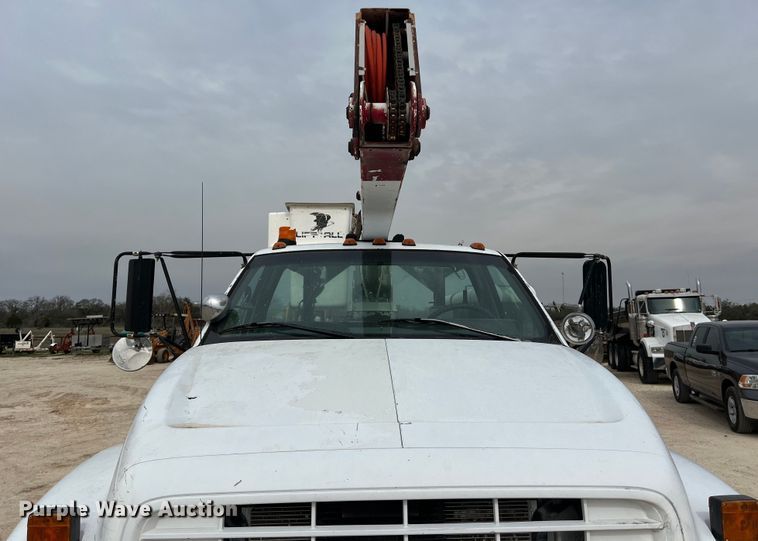 image for item KV9807 1999 Chevrolet C6500 bucket truck