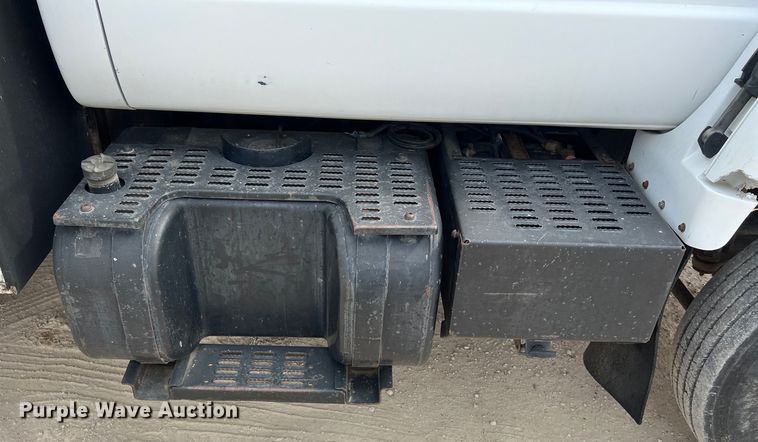 image for item KV9807 1999 Chevrolet C6500 bucket truck