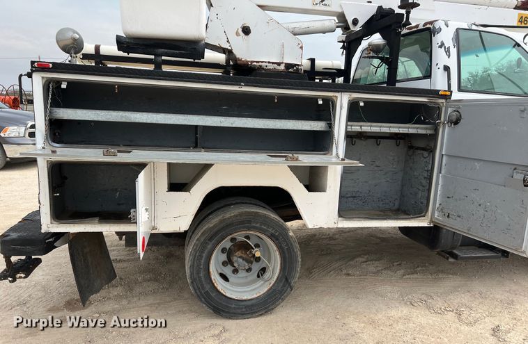 image for item KV9807 1999 Chevrolet C6500 bucket truck