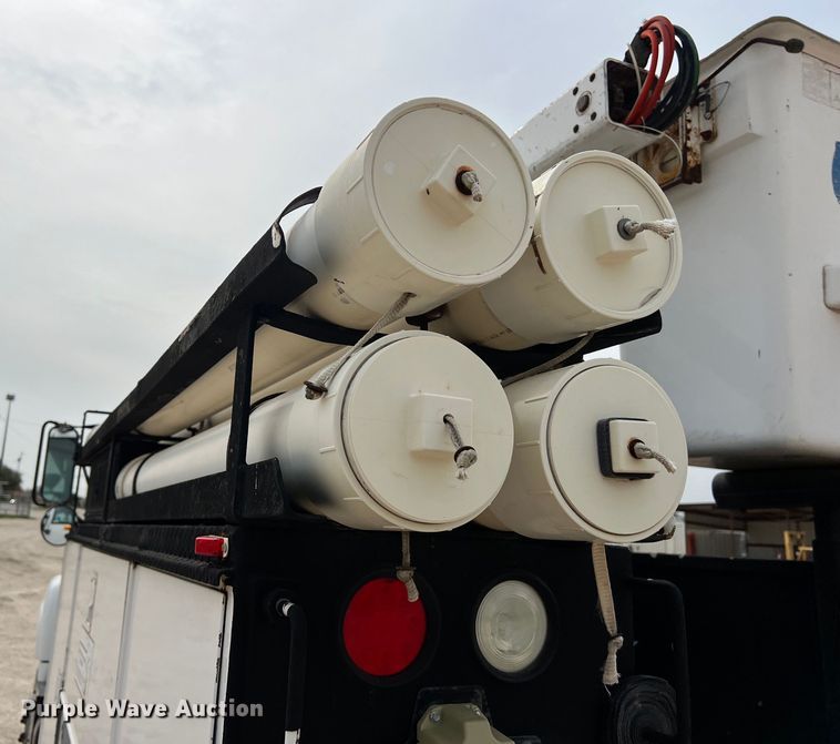 image for item KV9807 1999 Chevrolet C6500 bucket truck