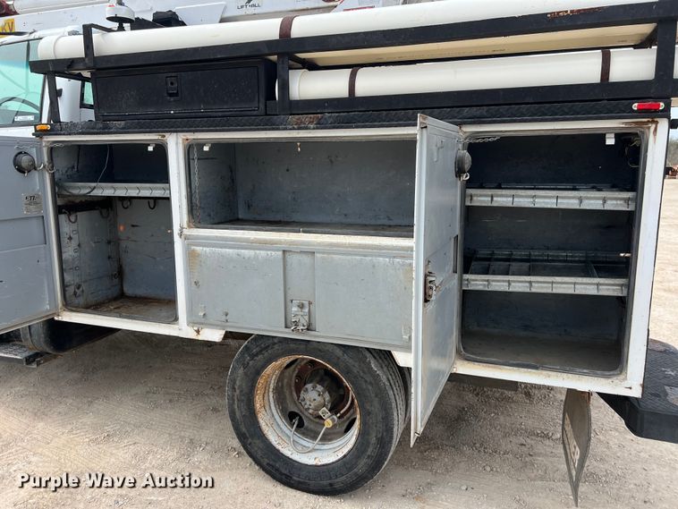 image for item KV9807 1999 Chevrolet C6500 bucket truck