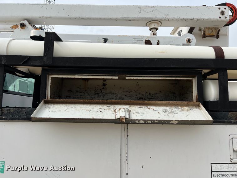 image for item KV9807 1999 Chevrolet C6500 bucket truck