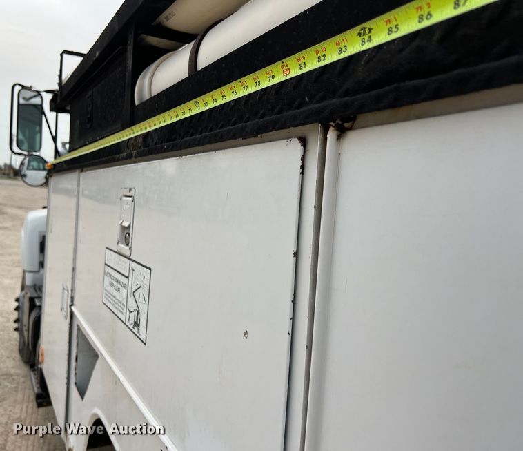 image for item KV9807 1999 Chevrolet C6500 bucket truck