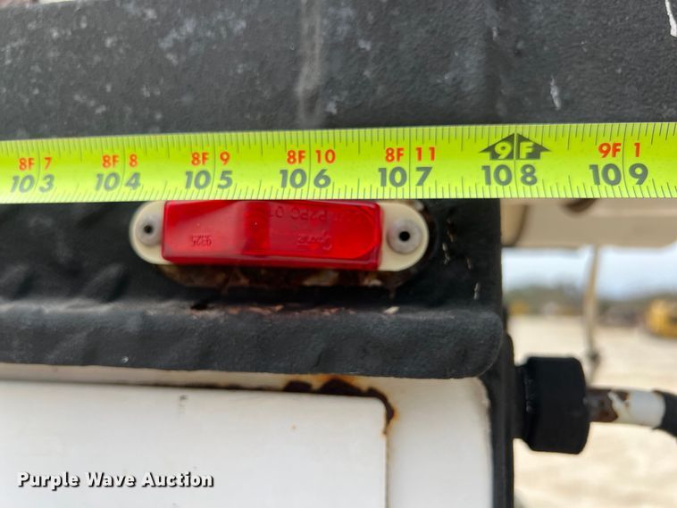 image for item KV9807 1999 Chevrolet C6500 bucket truck