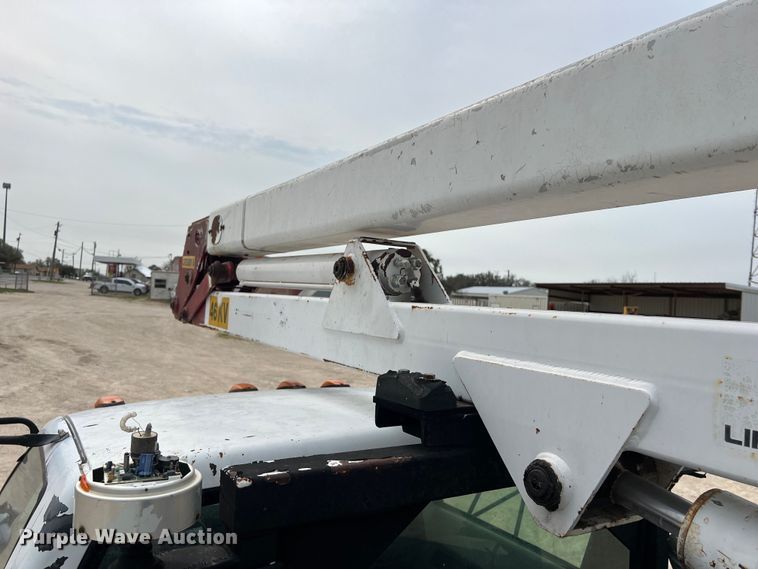 image for item KV9807 1999 Chevrolet C6500 bucket truck