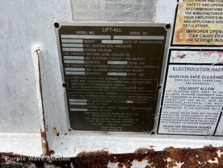 image for item KV9807 1999 Chevrolet C6500 bucket truck