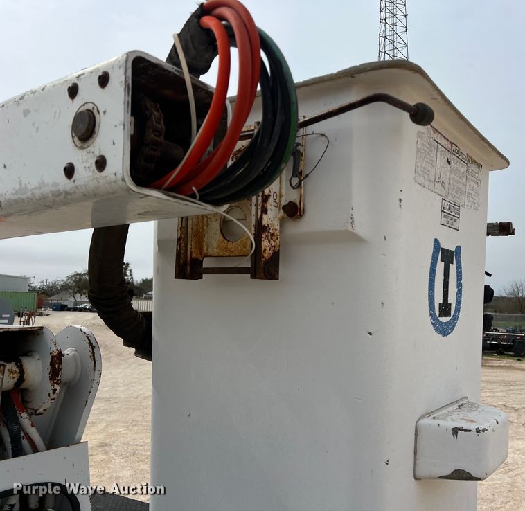 image for item KV9807 1999 Chevrolet C6500 bucket truck