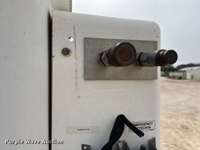 image for item KV9807 1999 Chevrolet C6500 bucket truck