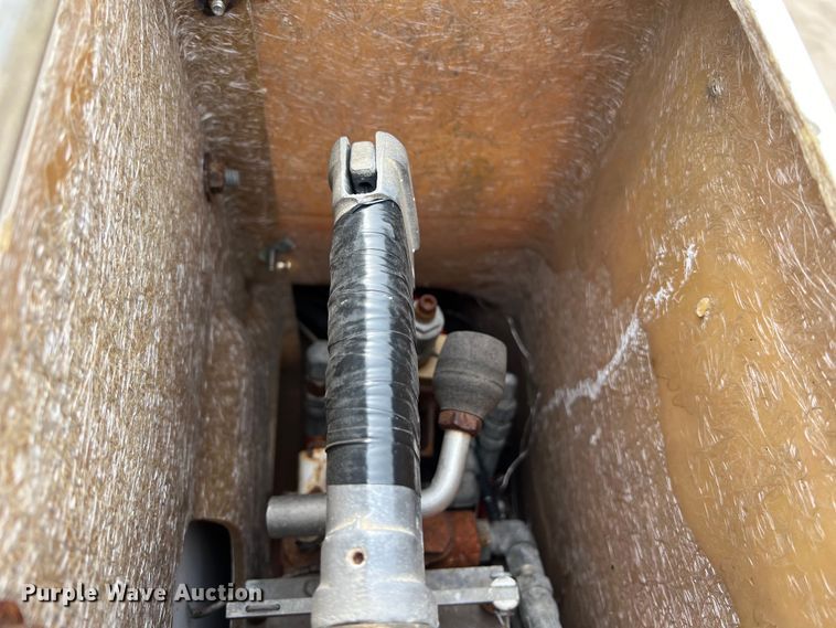 image for item KV9807 1999 Chevrolet C6500 bucket truck