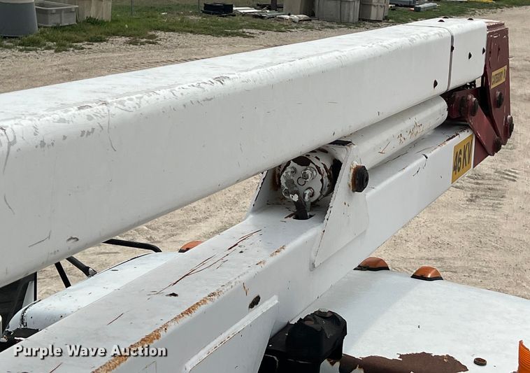 image for item KV9807 1999 Chevrolet C6500 bucket truck