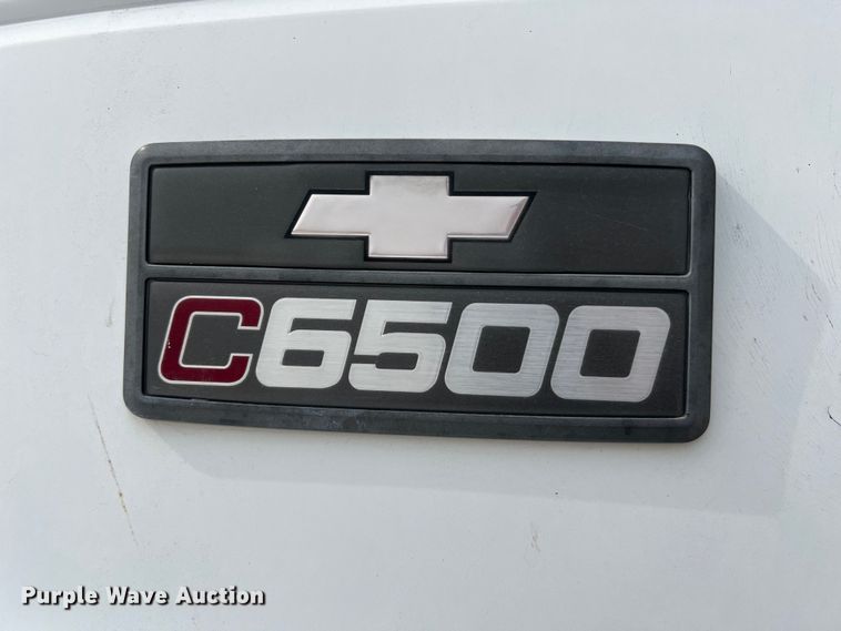 image for item KV9807 1999 Chevrolet C6500 bucket truck