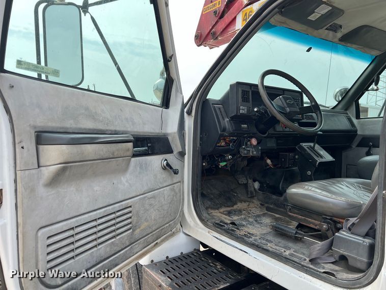 image for item KV9807 1999 Chevrolet C6500 bucket truck