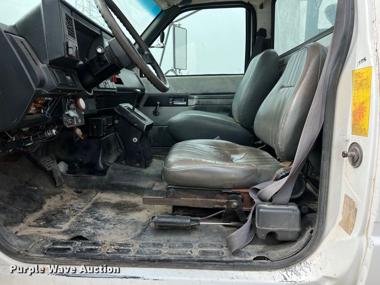 image for item KV9807 1999 Chevrolet C6500 bucket truck