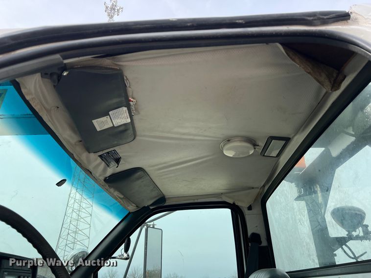 image for item KV9807 1999 Chevrolet C6500 bucket truck