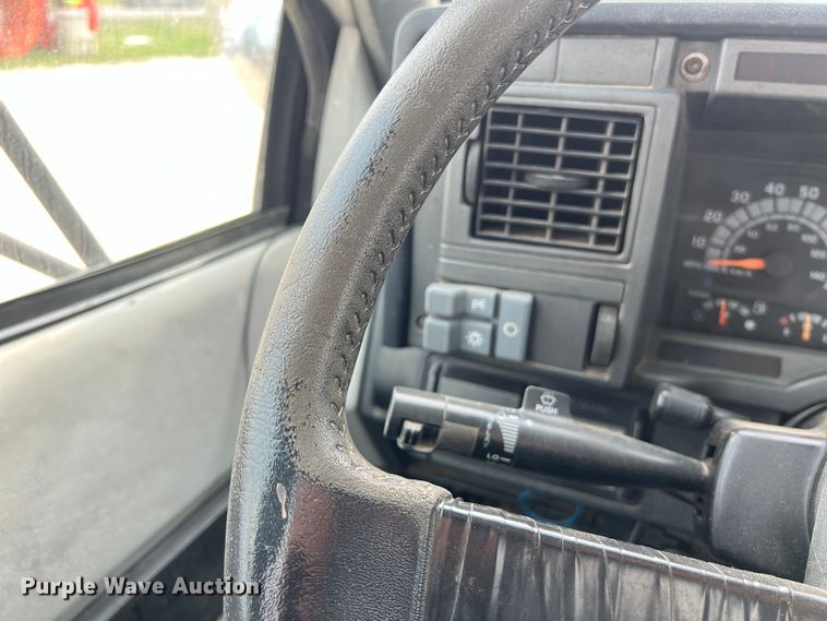 image for item KV9807 1999 Chevrolet C6500 bucket truck