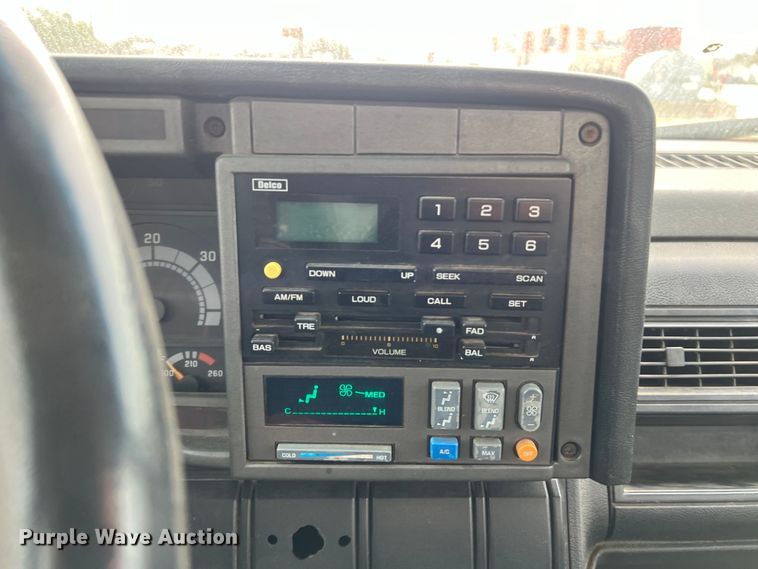 image for item KV9807 1999 Chevrolet C6500 bucket truck