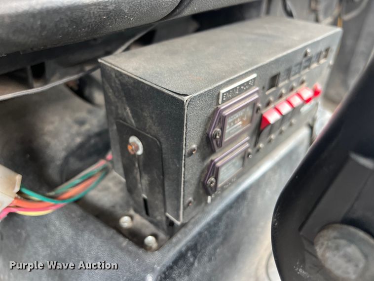 image for item KV9807 1999 Chevrolet C6500 bucket truck