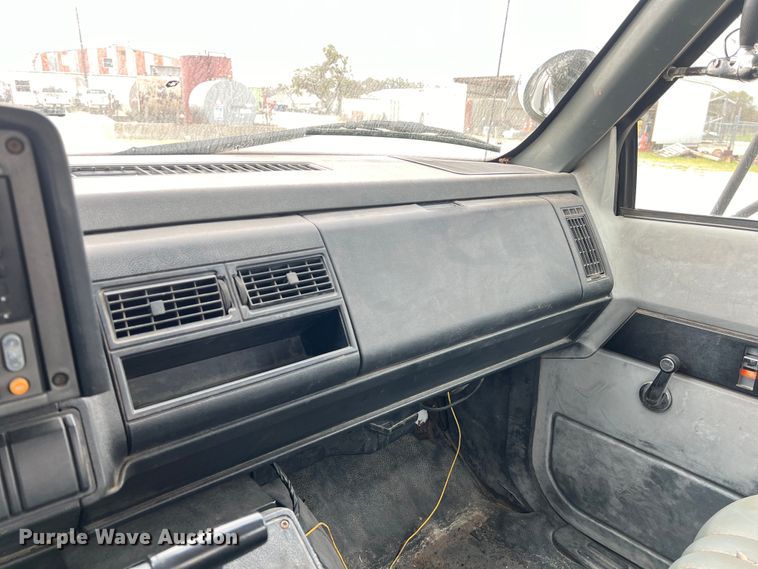 image for item KV9807 1999 Chevrolet C6500 bucket truck