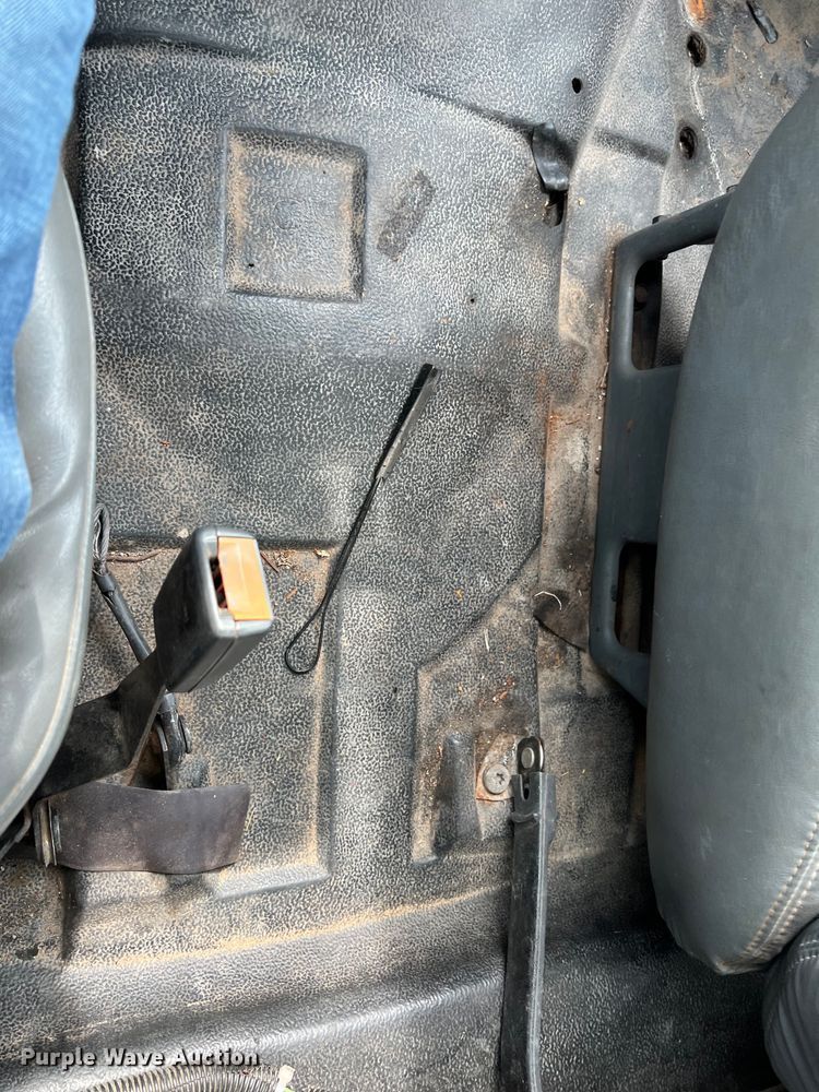 image for item KV9807 1999 Chevrolet C6500 bucket truck