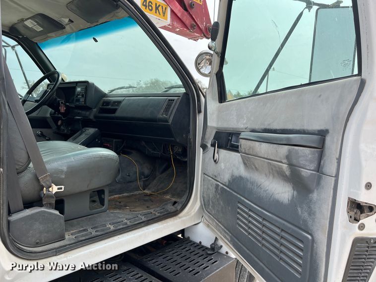 image for item KV9807 1999 Chevrolet C6500 bucket truck