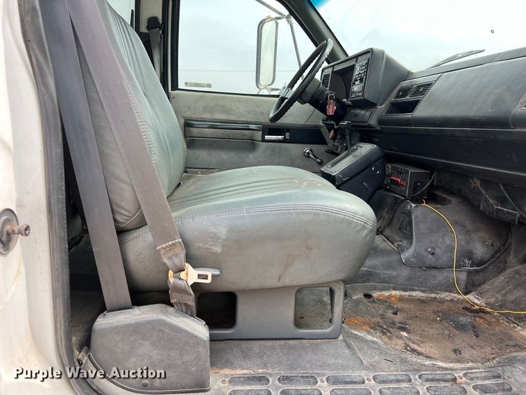 image for item KV9807 1999 Chevrolet C6500 bucket truck