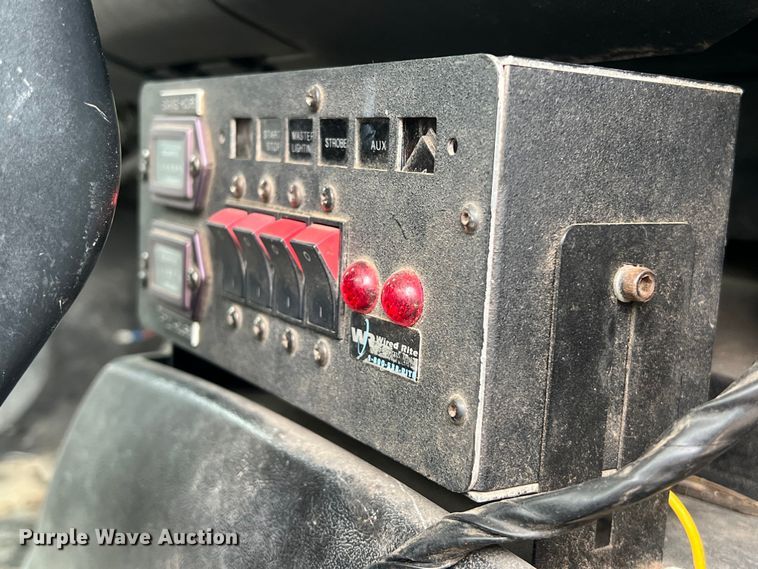 image for item KV9807 1999 Chevrolet C6500 bucket truck