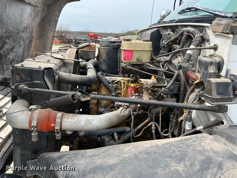 image for item KV9807 1999 Chevrolet C6500 bucket truck