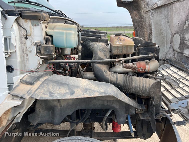 image for item KV9807 1999 Chevrolet C6500 bucket truck