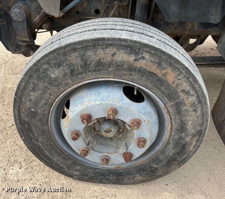 image for item KV9807 1999 Chevrolet C6500 bucket truck